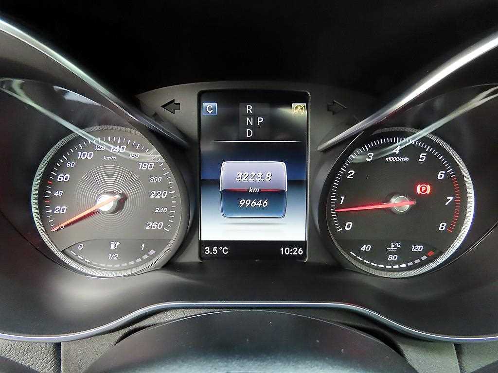 Mercedes Benz C Class - Vista 9