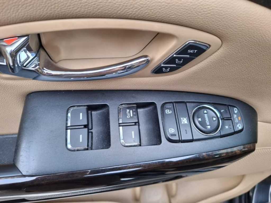 KIA Carnival - Vista 4