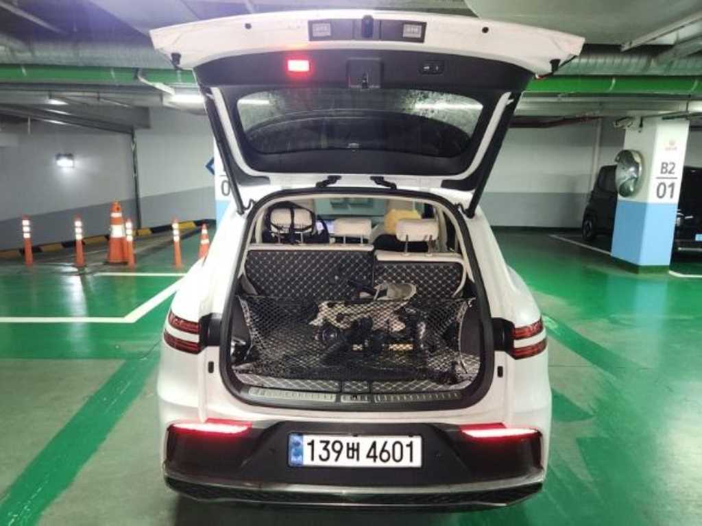 Genesis GV70 - Vista 5