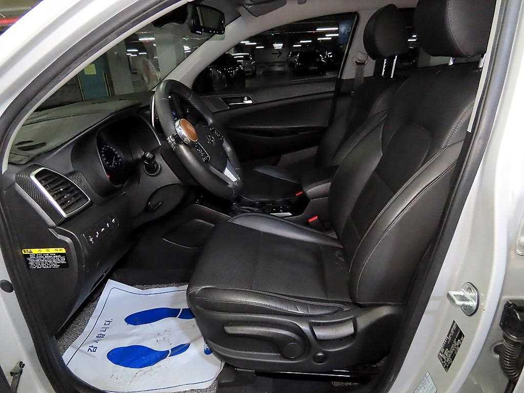 HYUNDAI Tucson - Vista 6