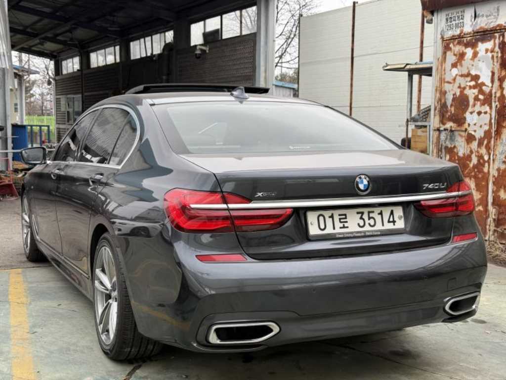 BMW 7 Series - Vista 4
