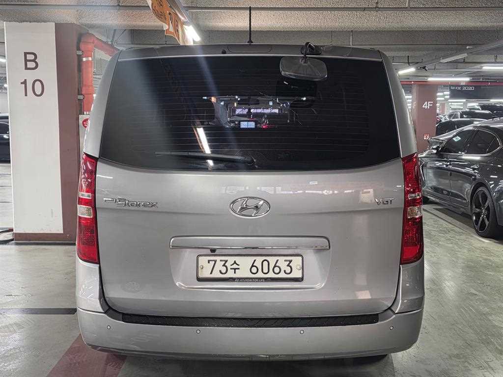 HYUNDAI Starex - Vista 4