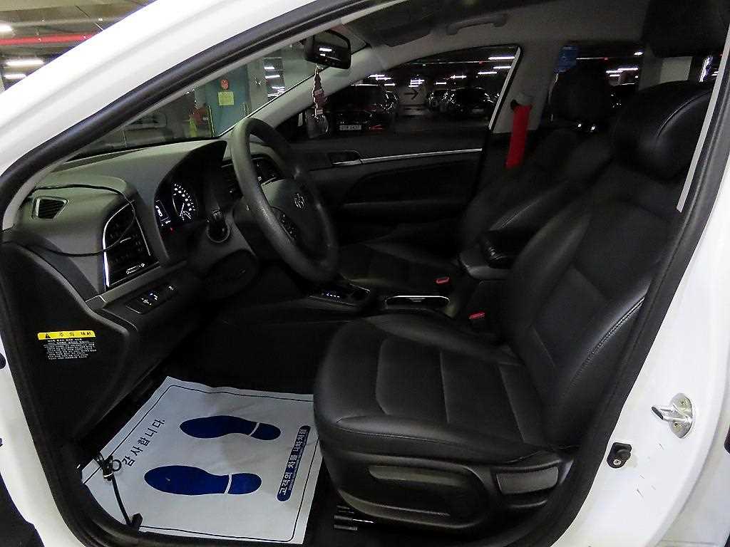 HYUNDAI Avante - Vista 6