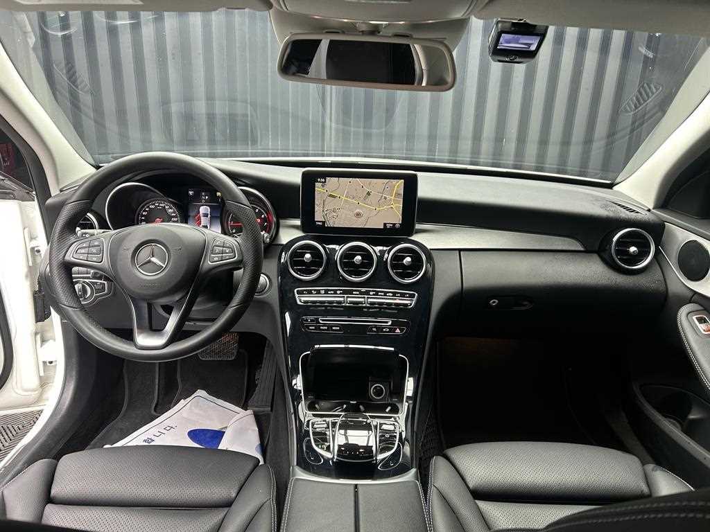 Mercedes Benz C Class - Vista 8