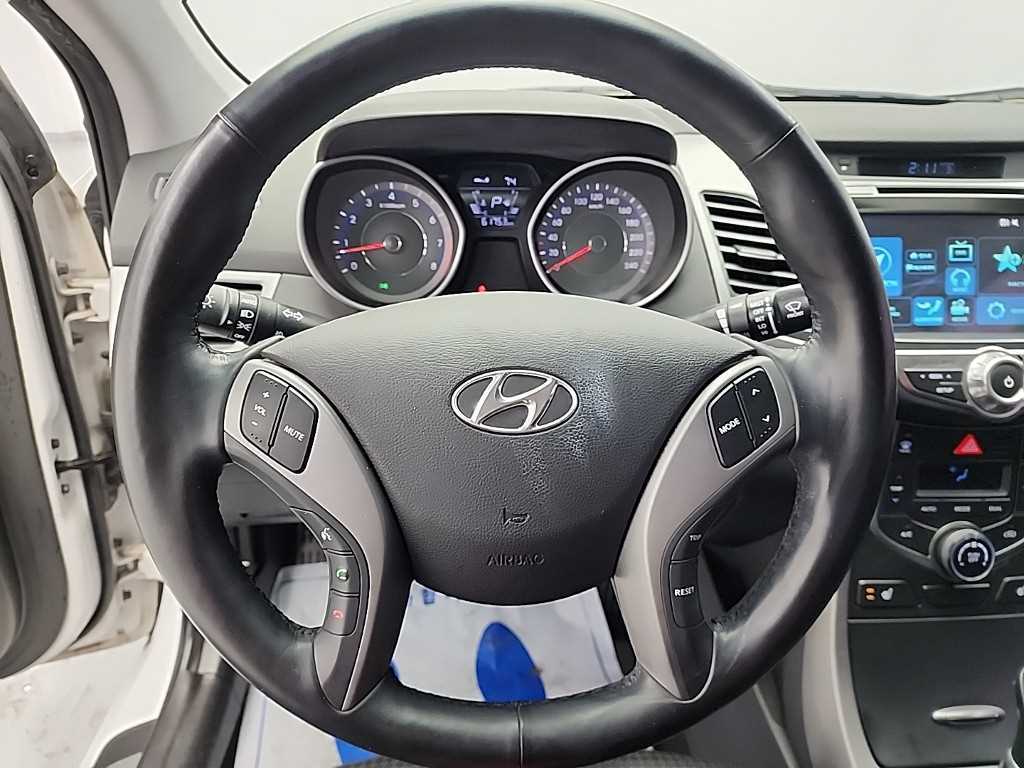 HYUNDAI Avante - Vista 8