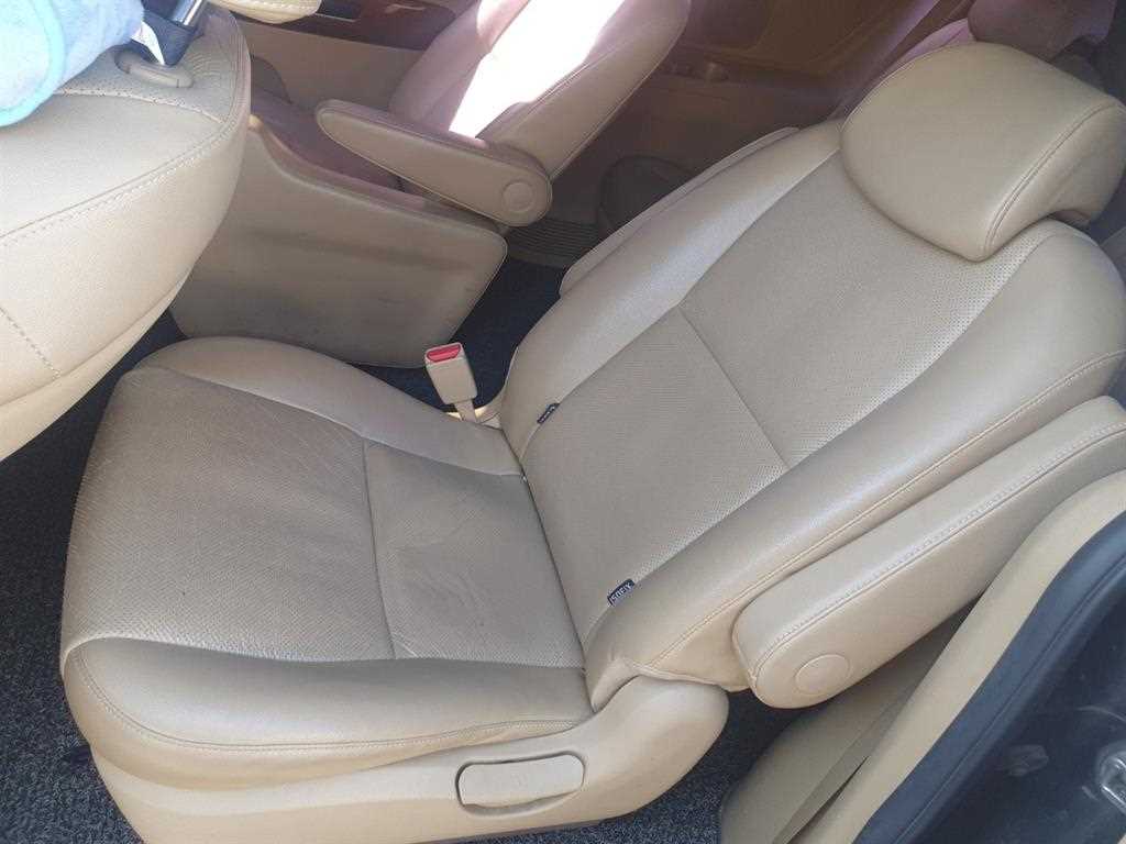 KIA Carnival - Vista 6