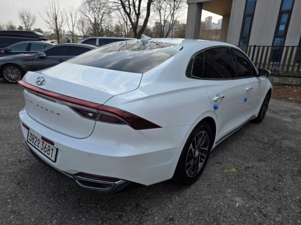 HYUNDAI Grandeur - Vista 6