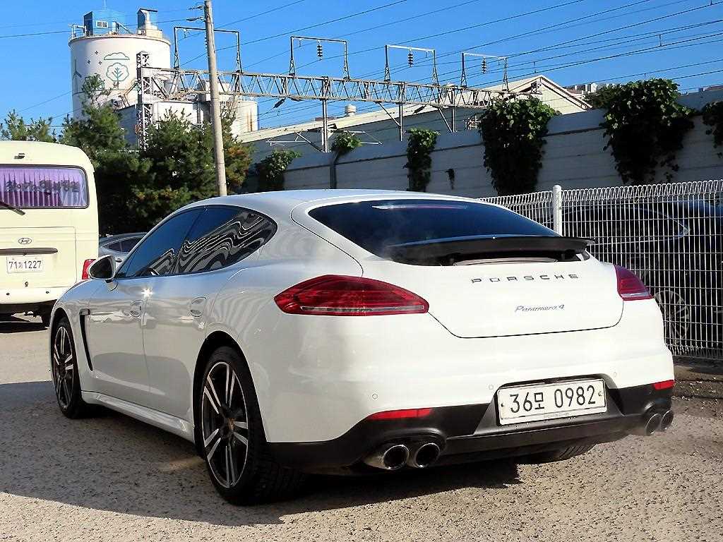 Porsche Panamera - Vista 3