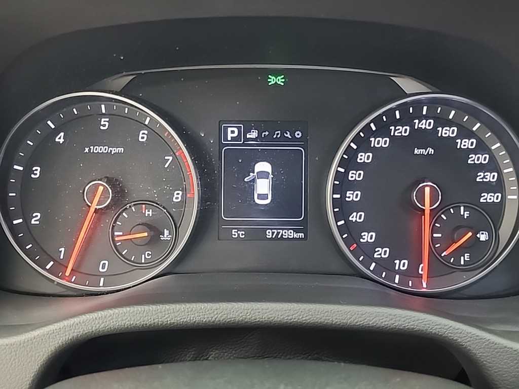 HYUNDAI Avante - Vista 6