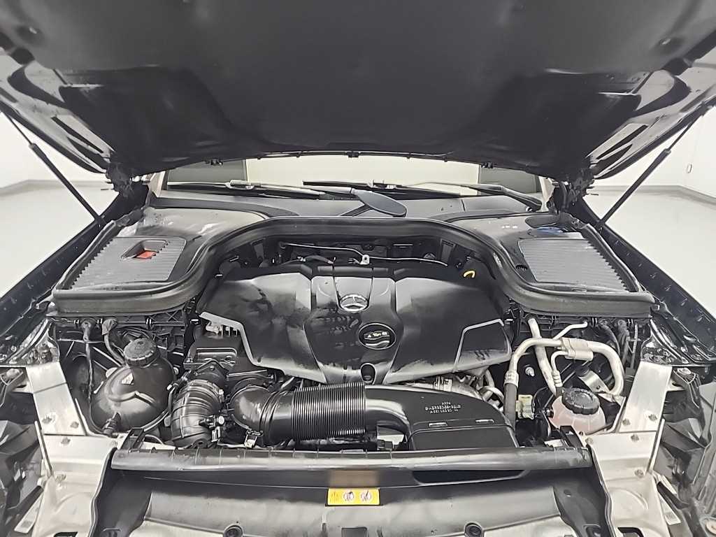 Mercedes Benz GLC Class - Vista 5