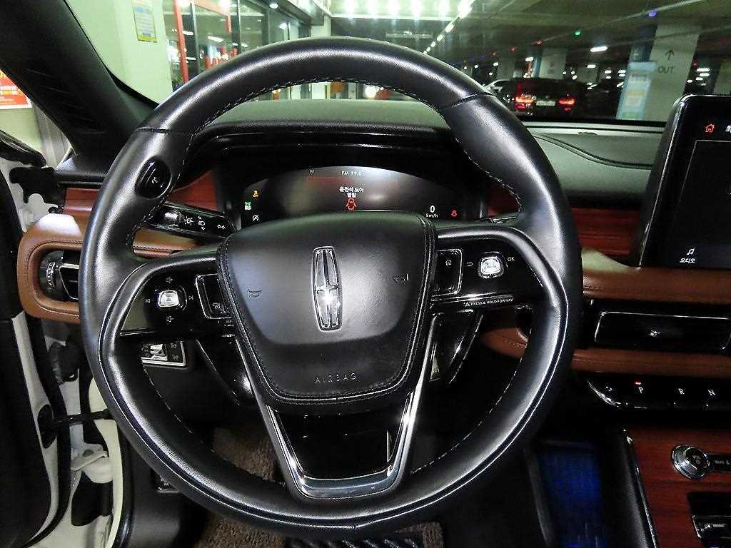 Lincoln Aviator - Vista 8