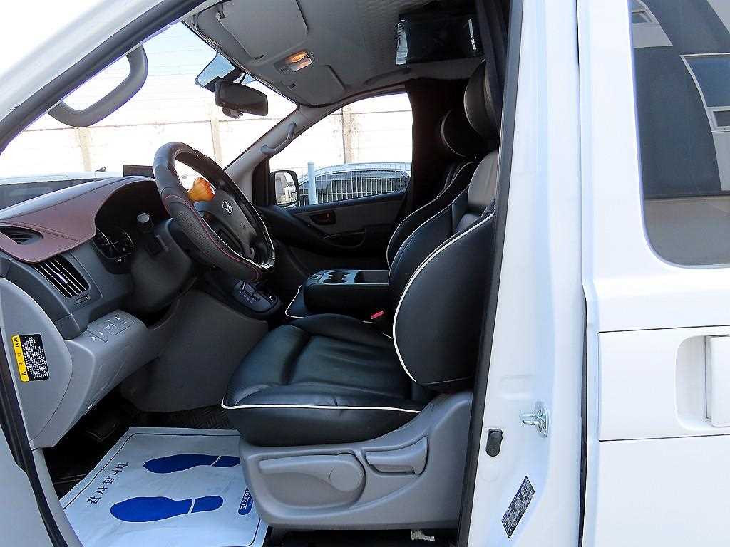 HYUNDAI Starex - Vista 5