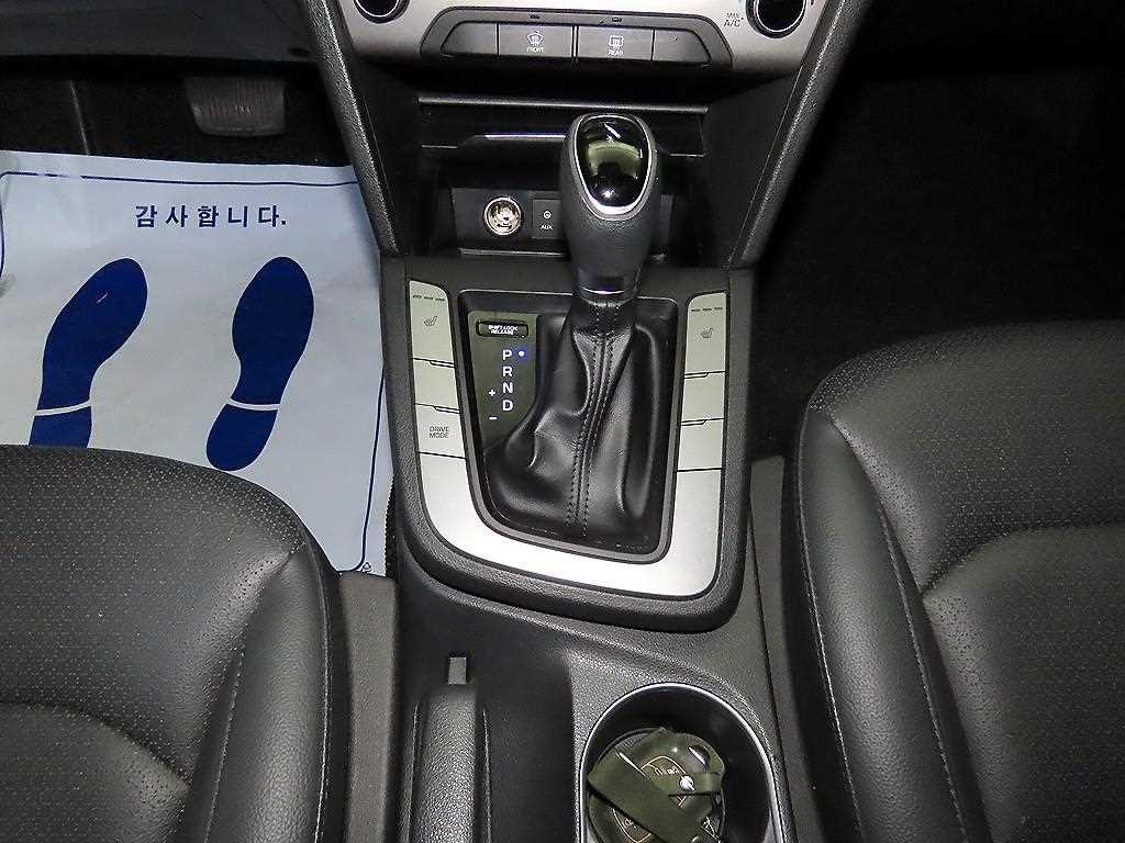 HYUNDAI Avante - Vista 12