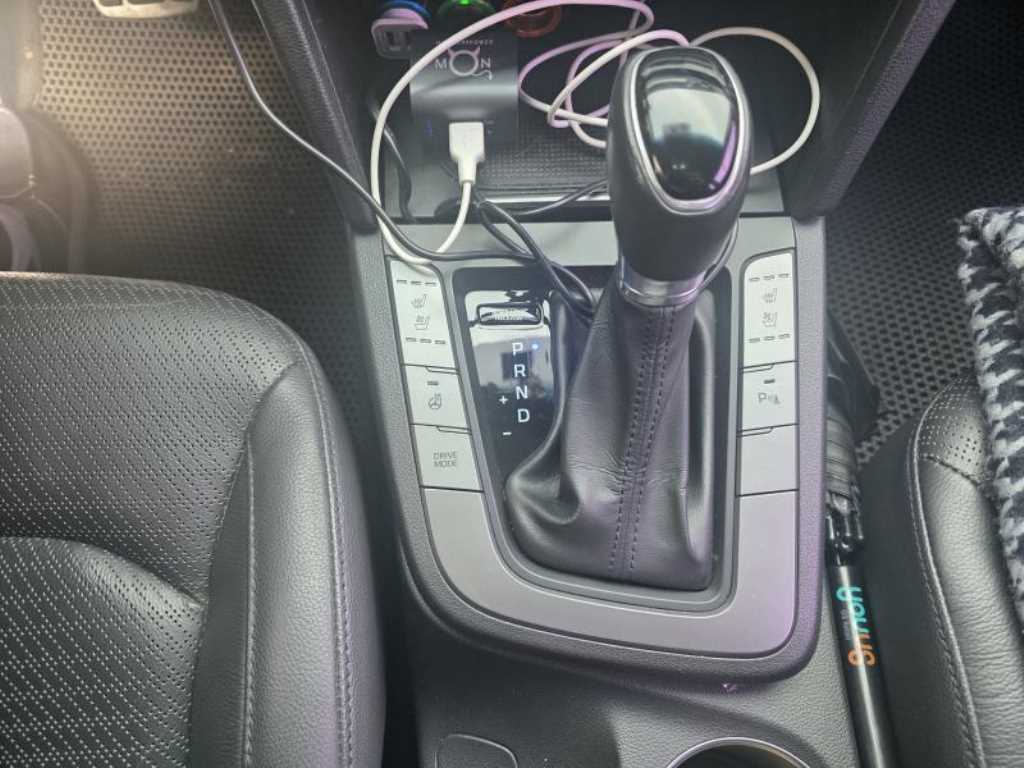 HYUNDAI Avante - Vista 10