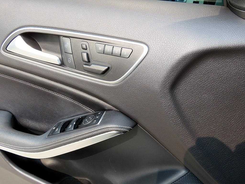 Mercedes Benz GLA Class - Vista 11