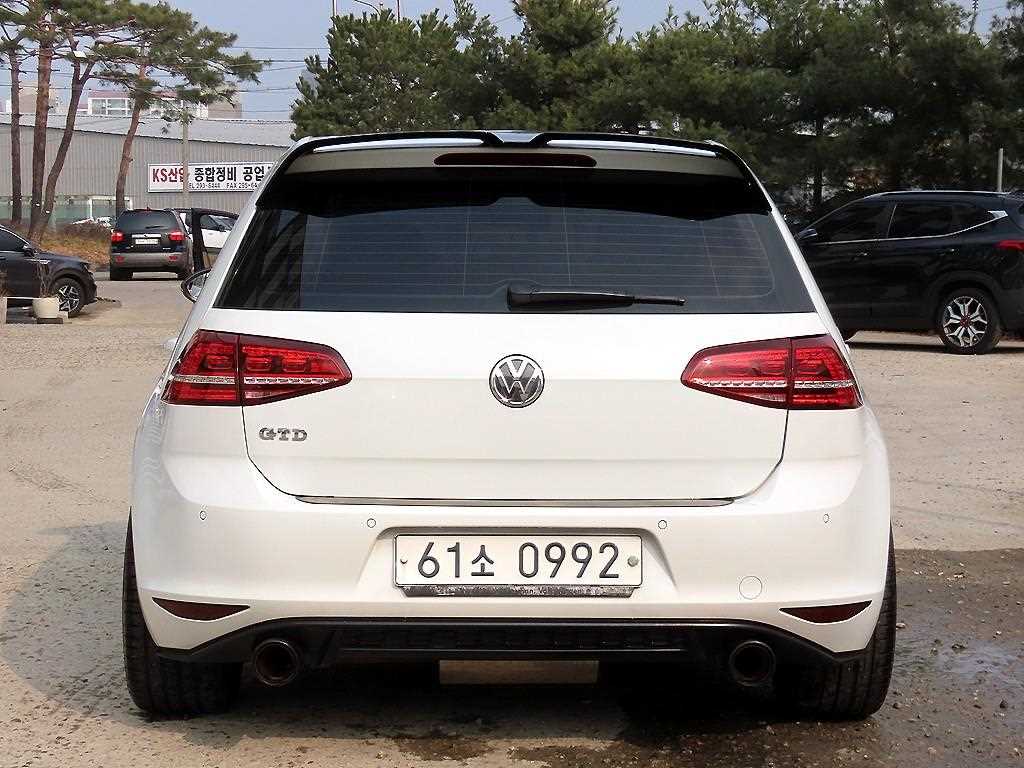 Volkswagen Golf - Vista 4