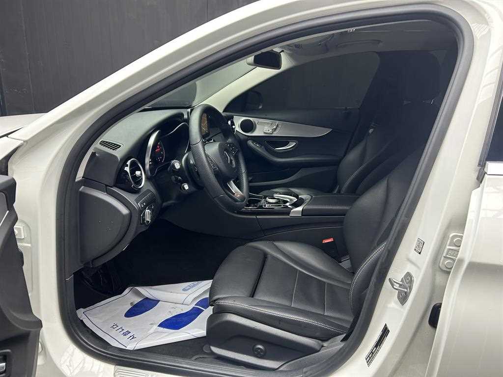 Mercedes Benz C Class - Vista 5