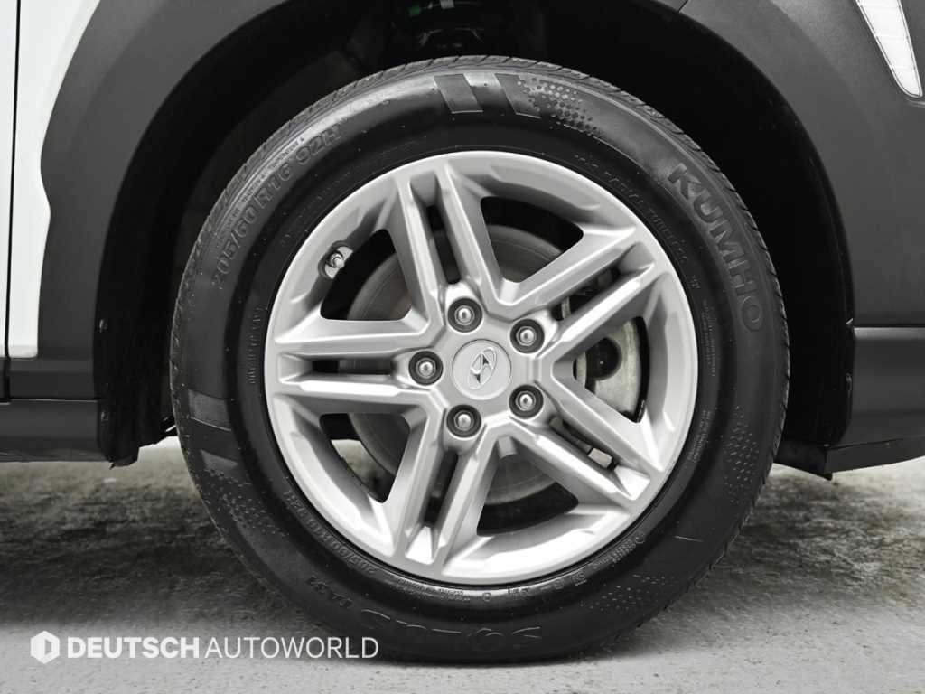 HYUNDAI Kona - Vista 5