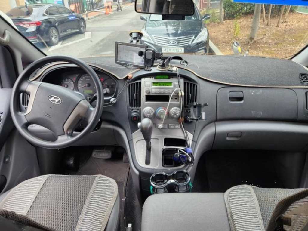HYUNDAI Starex - Vista 6