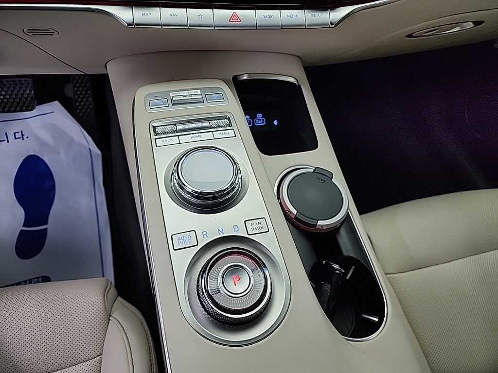 Genesis GV70 - Vista 8