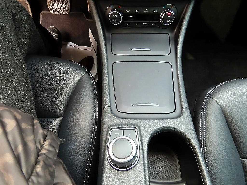 Mercedes Benz GLA Class - Vista 12