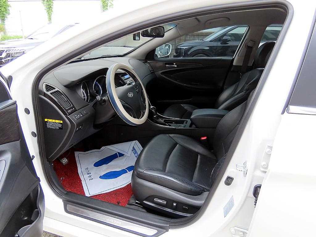 HYUNDAI Sonata - Vista 7