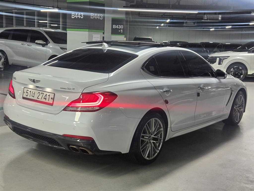 Genesis G70 - Vista 3