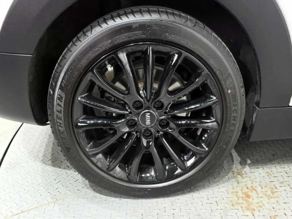 Mini Clubman - Vista 5