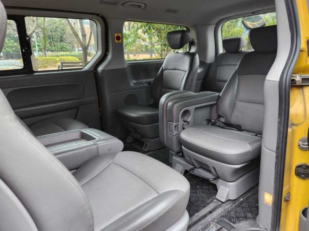 HYUNDAI Starex - Vista 4