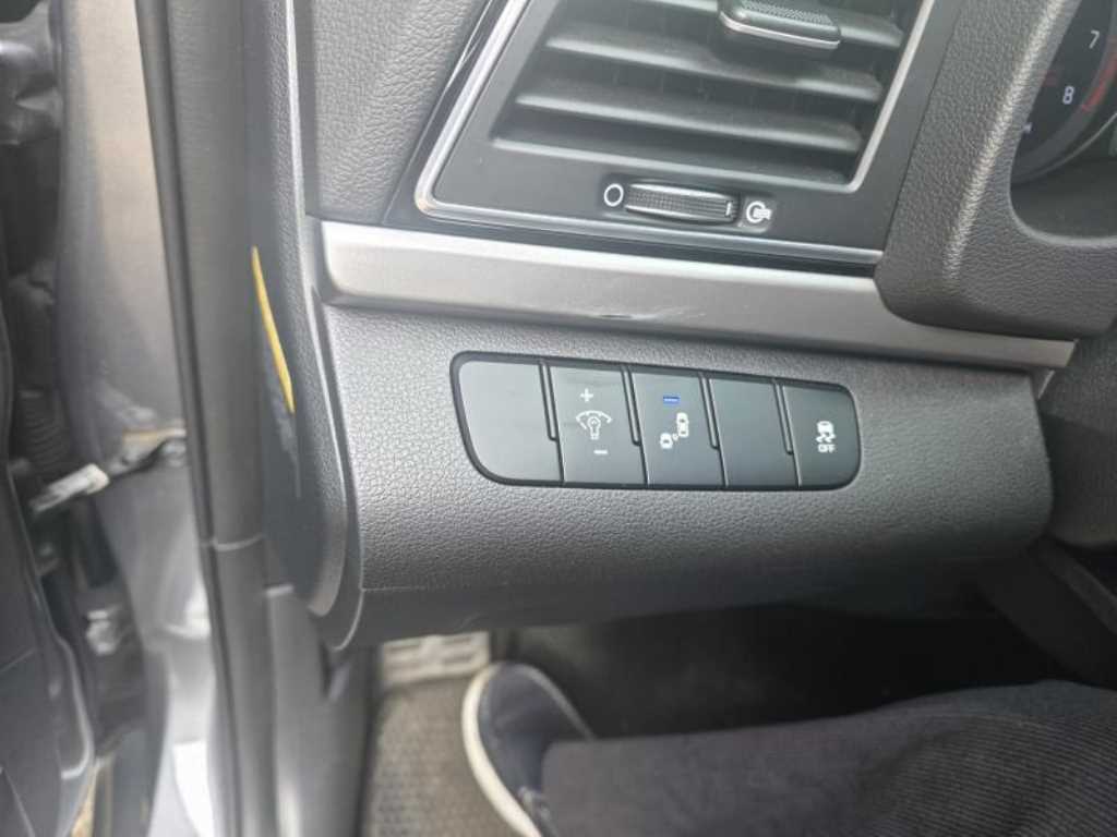 HYUNDAI Avante - Vista 7