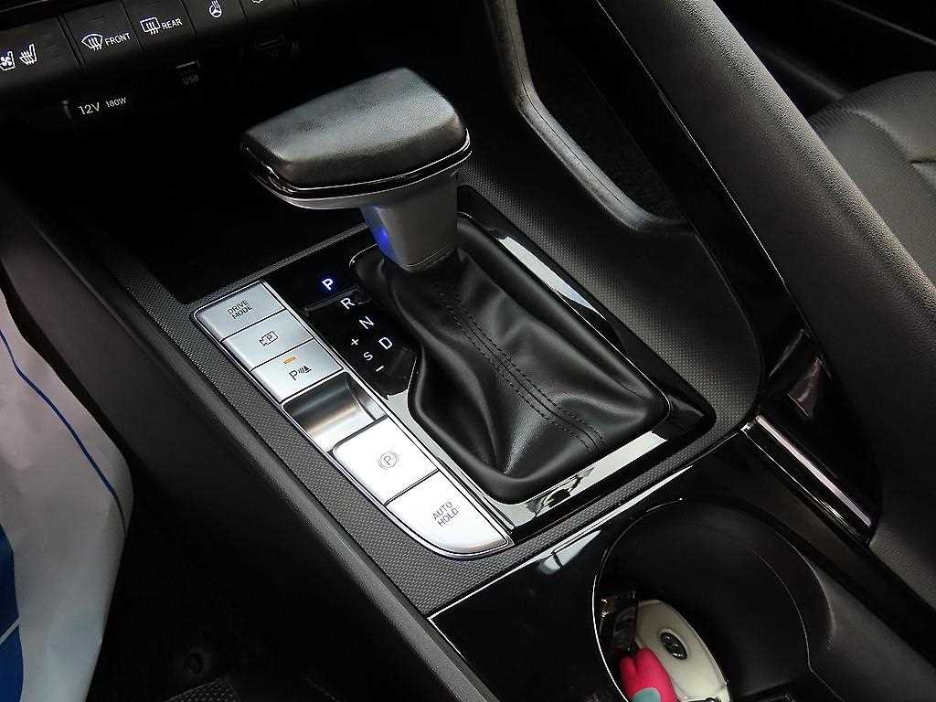 HYUNDAI Avante - Vista 10