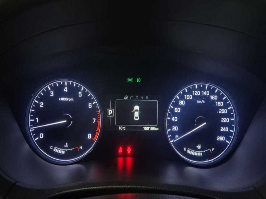 HYUNDAI Genesis - Vista 8