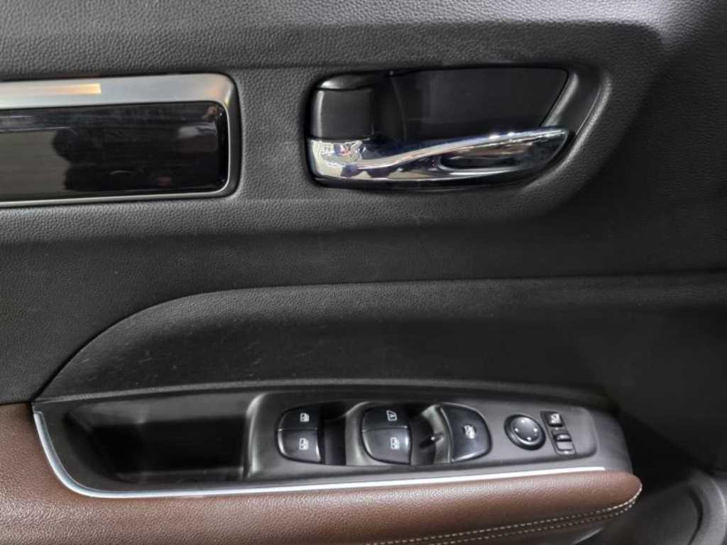 SAMSUNG QM6 - Vista 9