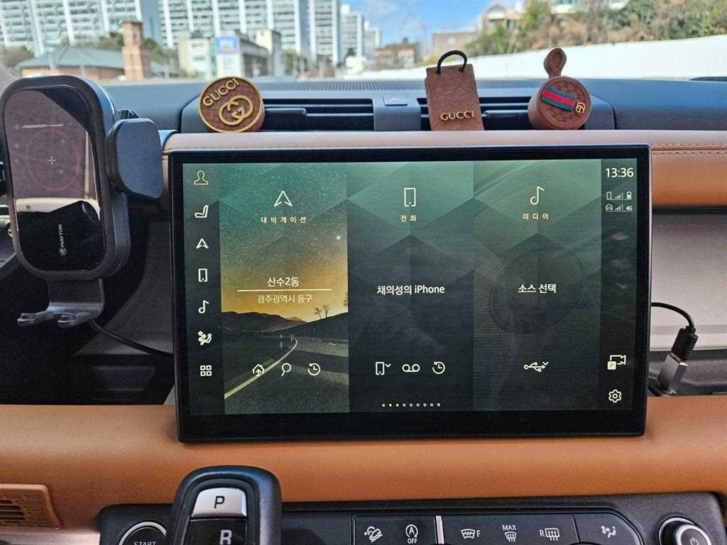 Land Rover Defender - Vista 12