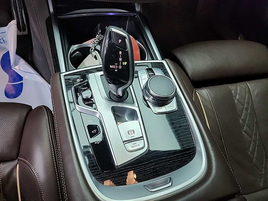 BMW 7 Series - Vista 8