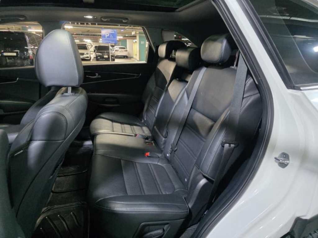KIA Sorento - Vista 8