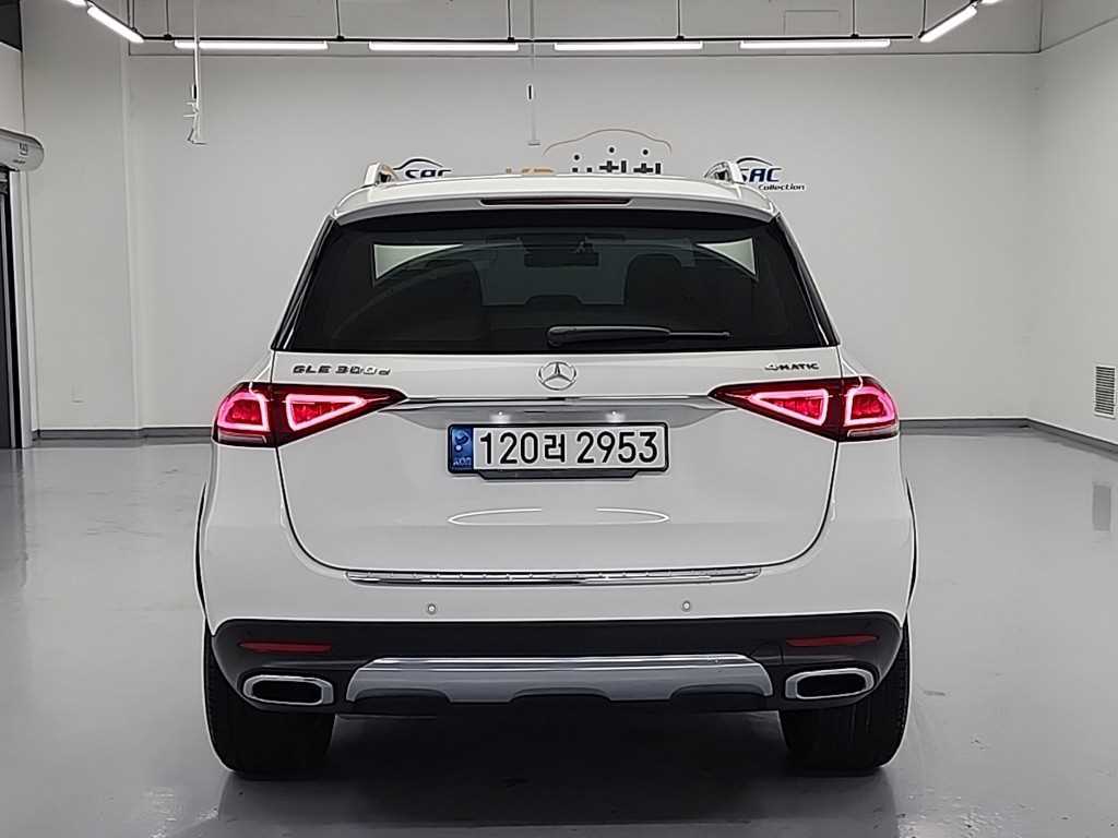 Mercedes Benz GLE Class - Vista 3