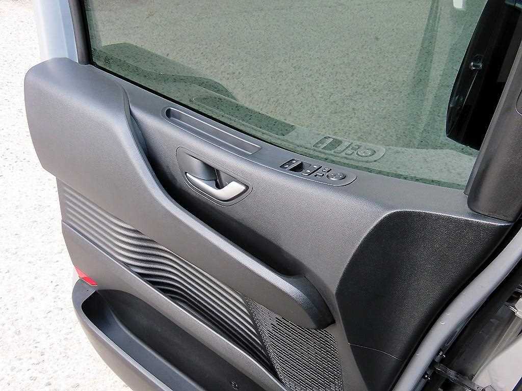 HYUNDAI Staria - Vista 11