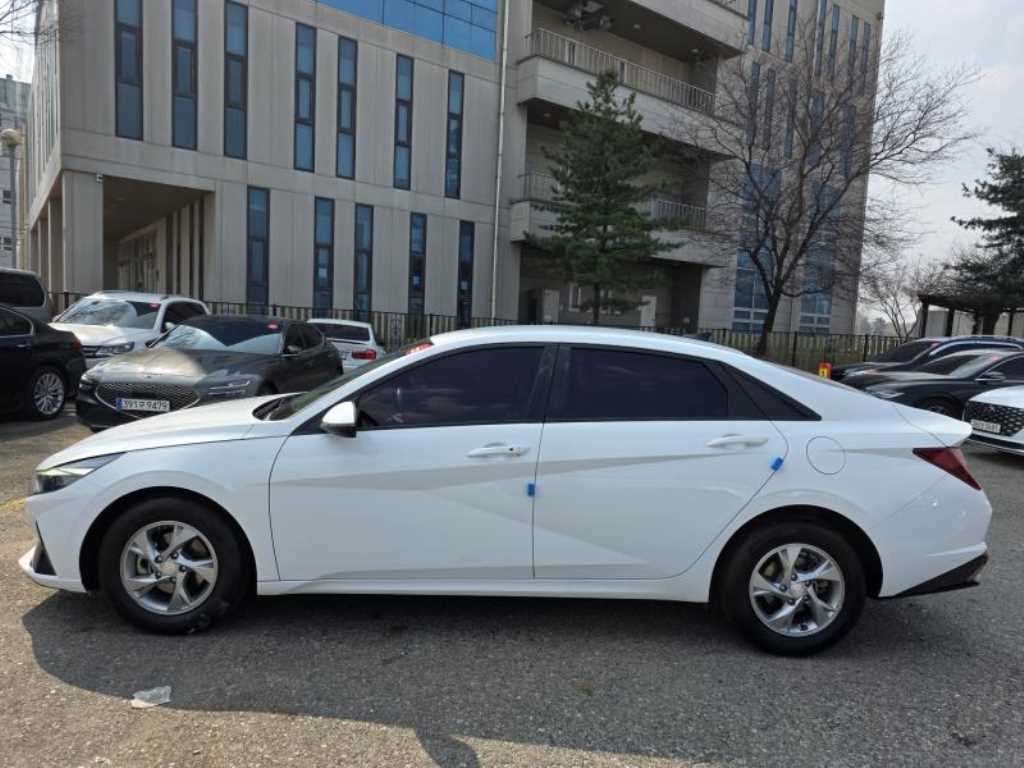 HYUNDAI Avante - Vista 3