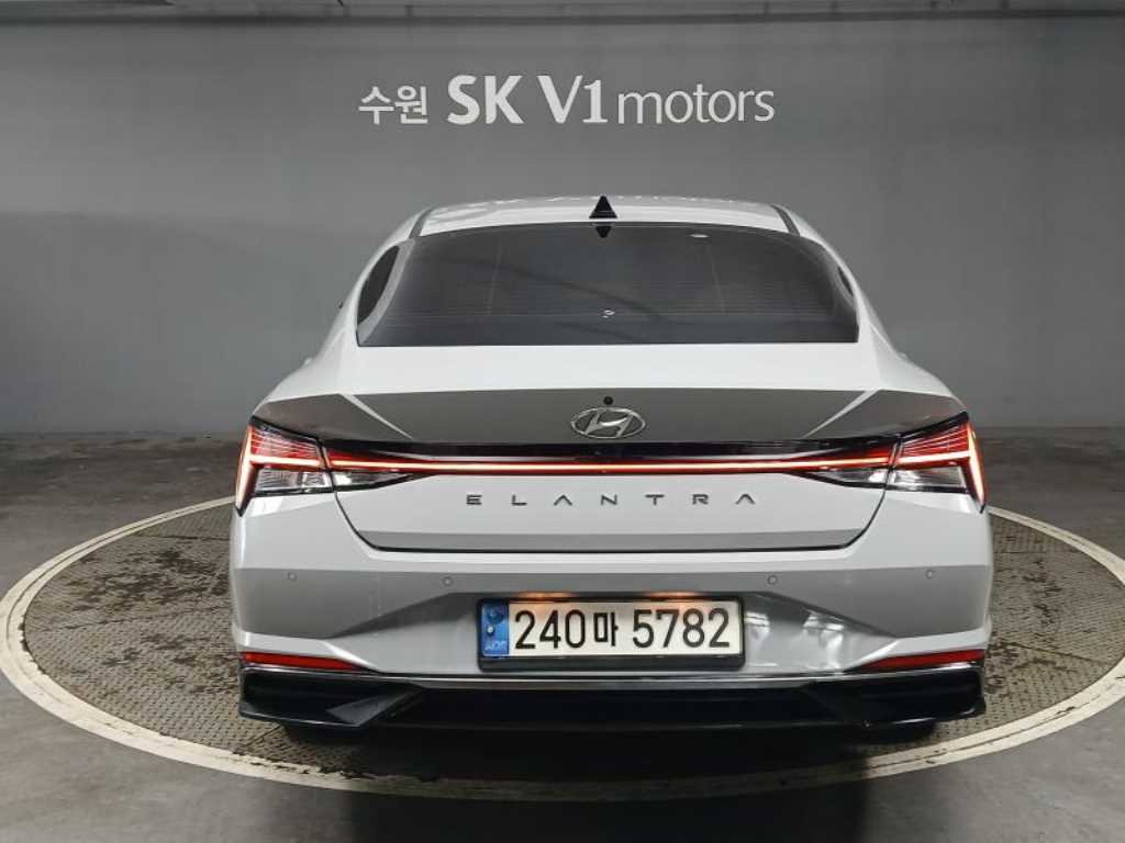 HYUNDAI Avante - Vista 5