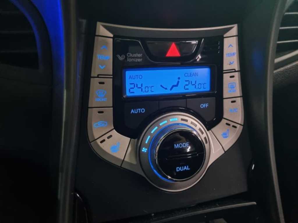 HYUNDAI Avante - Vista 8