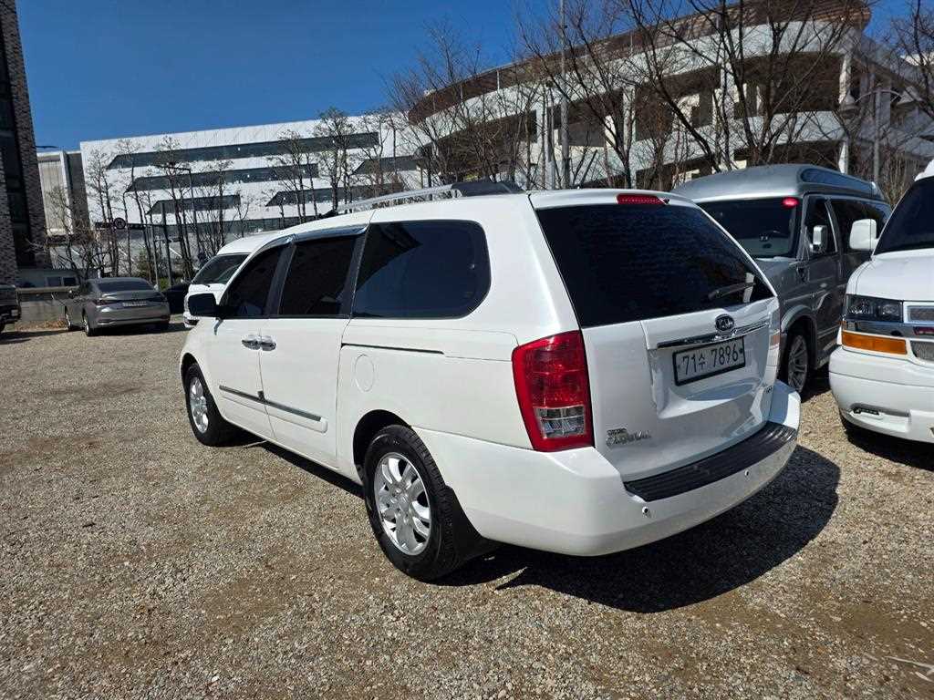 KIA Carnival - Vista 4