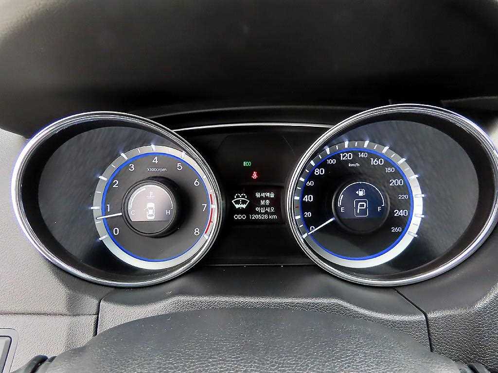 HYUNDAI Sonata - Vista 11