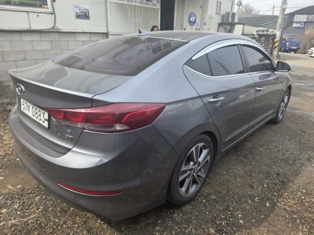 HYUNDAI Avante - Vista 4