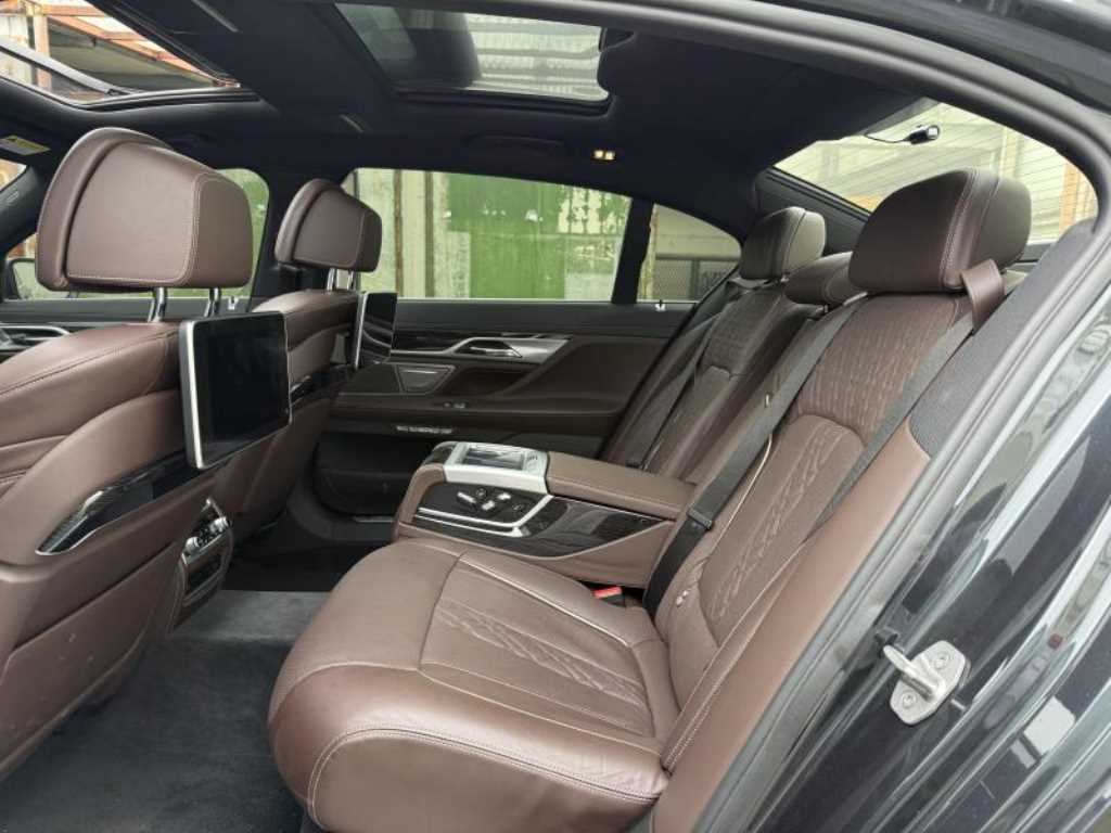 BMW 7 Series - Vista 9