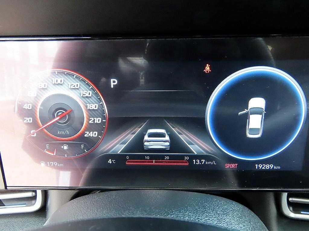 HYUNDAI Avante - Vista 9