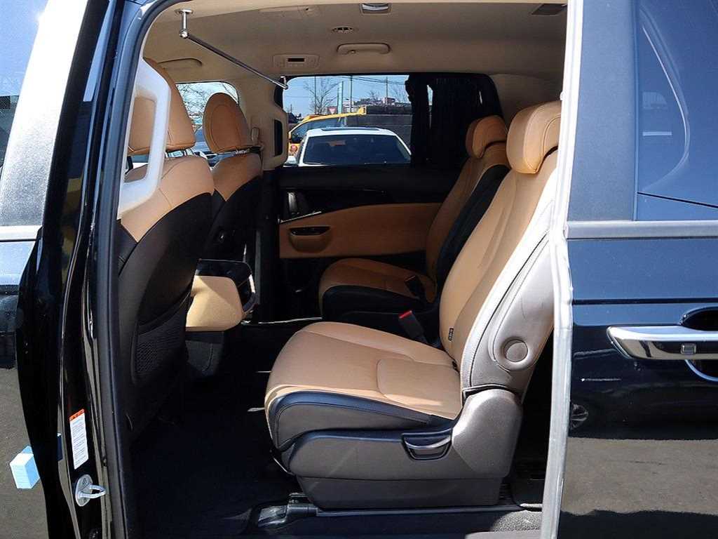 KIA Carnival - Vista 7