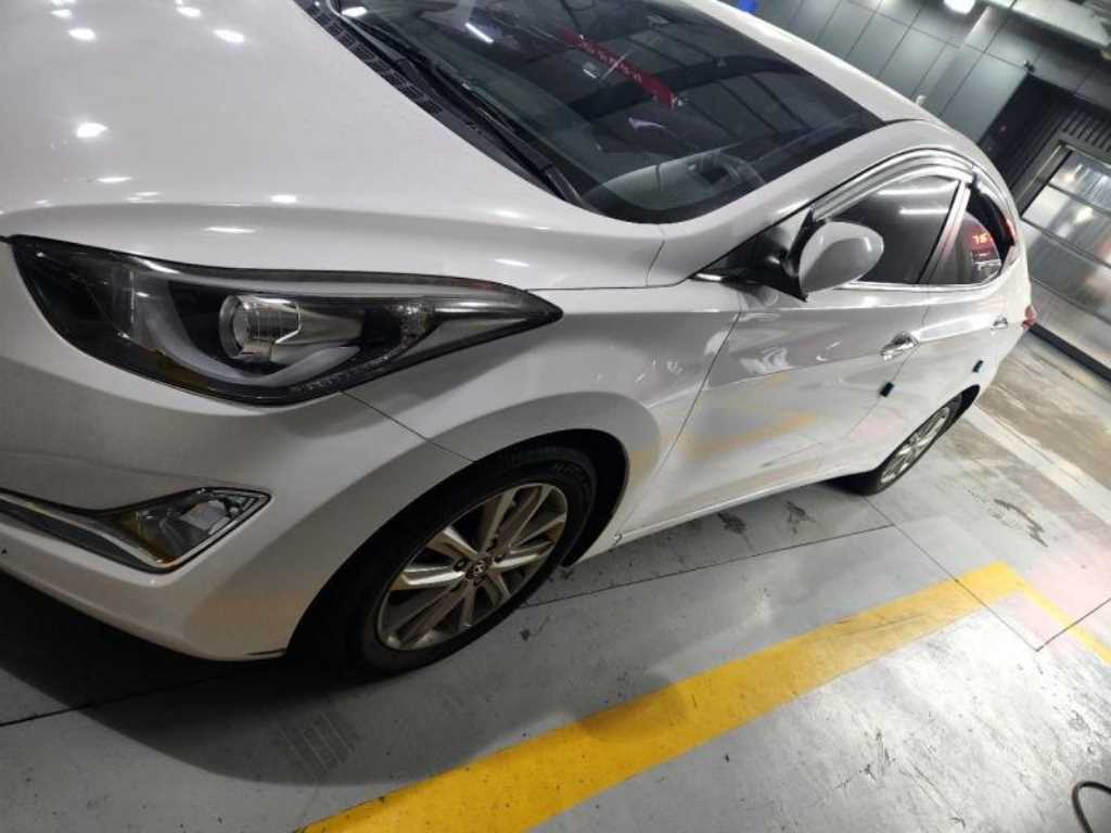 HYUNDAI Avante - Vista 9