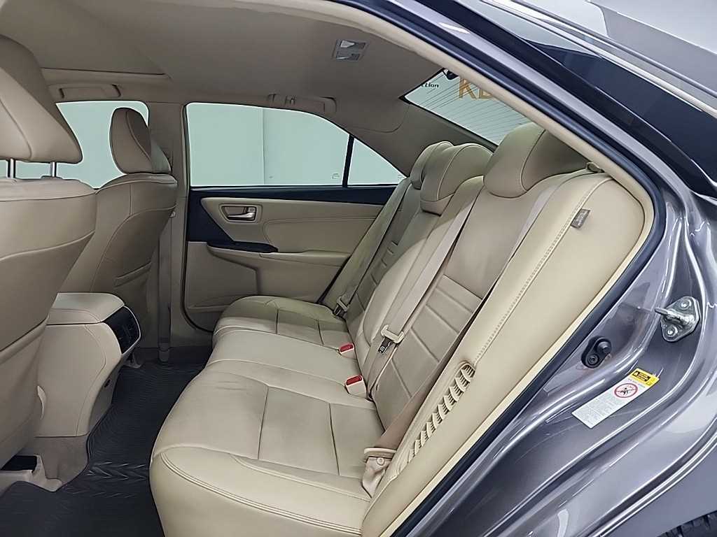 Toyota Camry - Vista 12