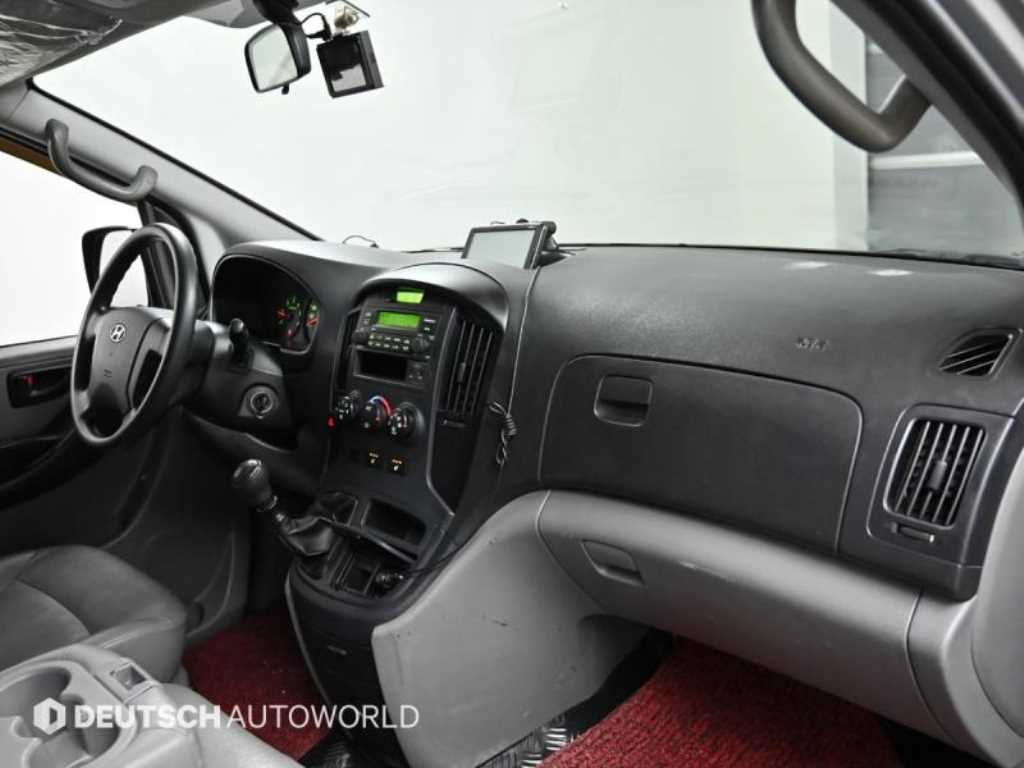 HYUNDAI Starex - Vista 7